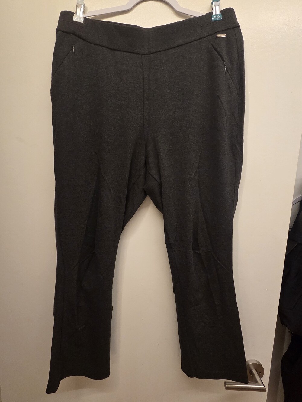 Tahari Extra Large Dark Gray Slim Cropped Pants.